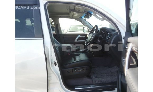Buy Import Toyota Land Cruiser White Car in Import - Dubai in Agalega Islands Buy Import Toyota Land Cruiser White Car in Import - Dubai in Agalega Islands