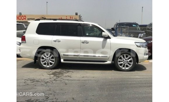 Buy Import Toyota Land Cruiser White Car in Import - Dubai in Agalega Islands Buy Import Toyota Land Cruiser White Car in Import - Dubai in Agalega Islands