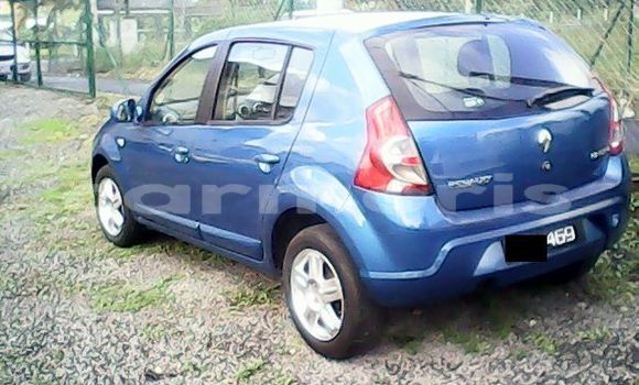 Acheter Occasion Voiture Renault Sandero Bleu à Saint Pierre, Moka Acheter Occasion Voiture Renault Sandero Bleu à Saint Pierre, Moka