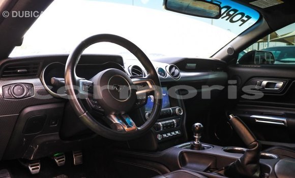 Acheter Import Voiture Ford Mustang Vert à Import - Dubai, Îles Agalega Acheter Import Voiture Ford Mustang Vert à Import - Dubai, Îles Agalega