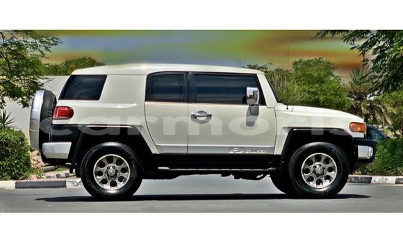 Buy Import Toyota FJ Cruiser White Car in Import - Dubai in Agalega Islands Buy Import Toyota FJ Cruiser White Car in Import - Dubai in Agalega Islands