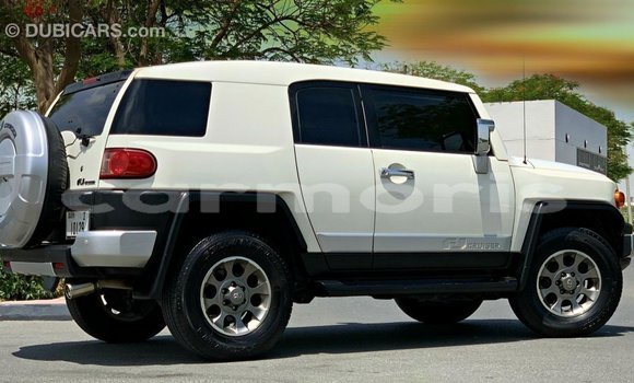 Buy Import Toyota FJ Cruiser White Car in Import - Dubai in Agalega Islands Buy Import Toyota FJ Cruiser White Car in Import - Dubai in Agalega Islands