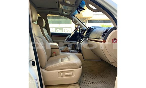 Buy Import Toyota Land Cruiser White Car in Import - Dubai in Agalega Islands Buy Import Toyota Land Cruiser White Car in Import - Dubai in Agalega Islands