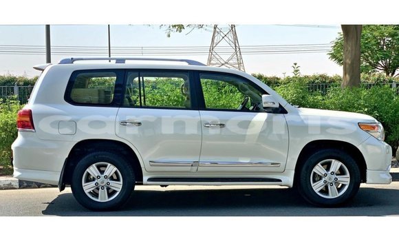Buy Import Toyota Land Cruiser White Car in Import - Dubai in Agalega Islands Buy Import Toyota Land Cruiser White Car in Import - Dubai in Agalega Islands