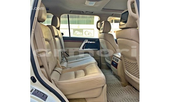 Buy Import Toyota Land Cruiser White Car in Import - Dubai in Agalega Islands Buy Import Toyota Land Cruiser White Car in Import - Dubai in Agalega Islands