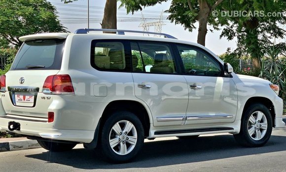 Buy Import Toyota Land Cruiser White Car in Import - Dubai in Agalega Islands Buy Import Toyota Land Cruiser White Car in Import - Dubai in Agalega Islands