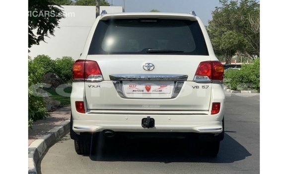 Buy Import Toyota Land Cruiser White Car in Import - Dubai in Agalega Islands Buy Import Toyota Land Cruiser White Car in Import - Dubai in Agalega Islands
