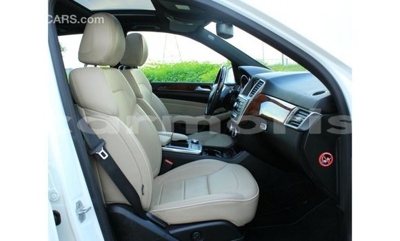 Buy Import Mercedes-Benz 190 White Car in Import - Dubai in Agalega Islands Buy Import Mercedes-Benz 190 White Car in Import - Dubai in Agalega Islands