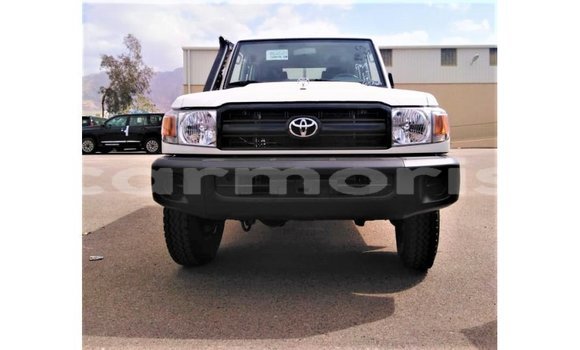 Buy Import Toyota Land Cruiser White Car in Import - Dubai in Agalega Islands