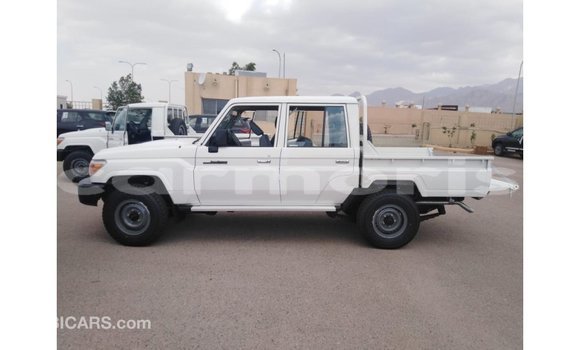 Buy Import Toyota Land Cruiser White Car in Import - Dubai in Agalega Islands Buy Import Toyota Land Cruiser White Car in Import - Dubai in Agalega Islands
