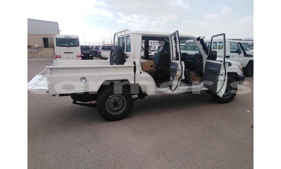 Buy Import Toyota Land Cruiser White Car in Import - Dubai in Agalega Islands Buy Import Toyota Land Cruiser White Car in Import - Dubai in Agalega Islands