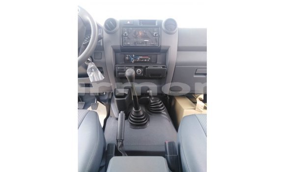 Buy Import Toyota Land Cruiser White Car in Import - Dubai in Agalega Islands Buy Import Toyota Land Cruiser White Car in Import - Dubai in Agalega Islands