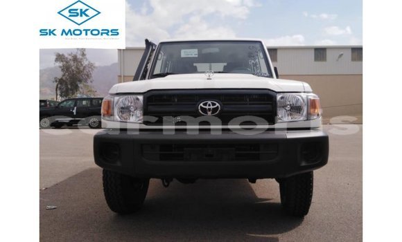 Buy Import Toyota Land Cruiser White Car in Import - Dubai in Agalega Islands