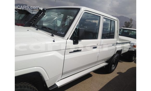 Buy Import Toyota Land Cruiser White Car in Import - Dubai in Agalega Islands Buy Import Toyota Land Cruiser White Car in Import - Dubai in Agalega Islands