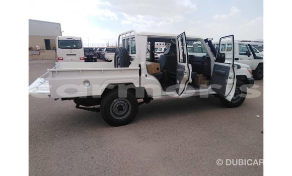 Buy Import Toyota Land Cruiser White Car in Import - Dubai in Agalega Islands Buy Import Toyota Land Cruiser White Car in Import - Dubai in Agalega Islands