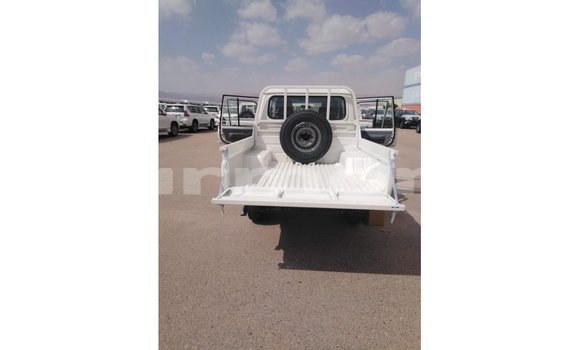 Buy Import Toyota Land Cruiser White Car in Import - Dubai in Agalega Islands Buy Import Toyota Land Cruiser White Car in Import - Dubai in Agalega Islands
