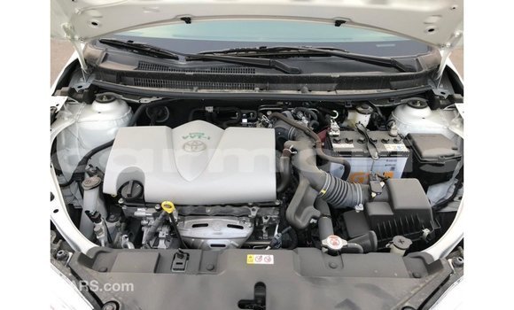 Buy Import Toyota DA White Truck in Import - Dubai in Agalega Islands Buy Import Toyota DA White Truck in Import - Dubai in Agalega Islands