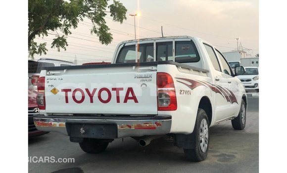 Buy Import Toyota Hilux White Car in Import - Dubai in Agalega Islands Buy Import Toyota Hilux White Car in Import - Dubai in Agalega Islands