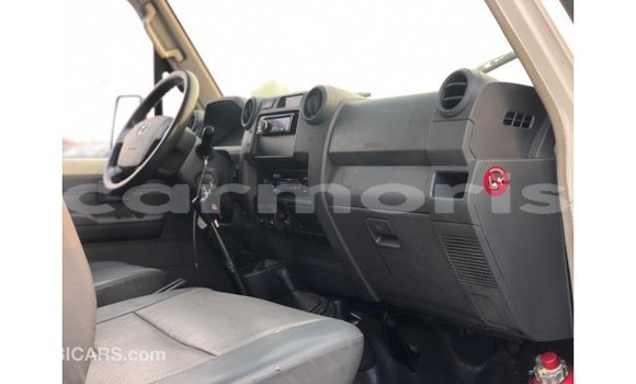 Buy Import Toyota Land Cruiser White Car in Import - Dubai in Agalega Islands Buy Import Toyota Land Cruiser White Car in Import - Dubai in Agalega Islands
