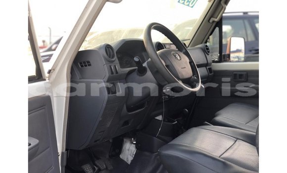 Buy Import Toyota Land Cruiser White Car in Import - Dubai in Agalega Islands Buy Import Toyota Land Cruiser White Car in Import - Dubai in Agalega Islands