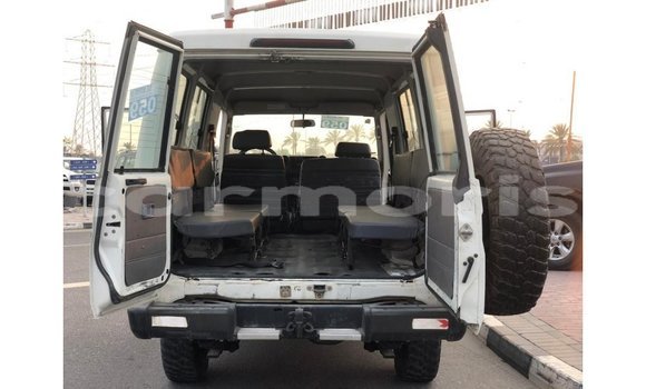 Buy Import Toyota Land Cruiser White Car in Import - Dubai in Agalega Islands Buy Import Toyota Land Cruiser White Car in Import - Dubai in Agalega Islands