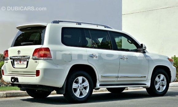 Acheter Import Voiture Toyota Land Cruiser Blanc à Import - Dubai, Îles Agalega Acheter Import Voiture Toyota Land Cruiser Blanc à Import - Dubai, Îles Agalega