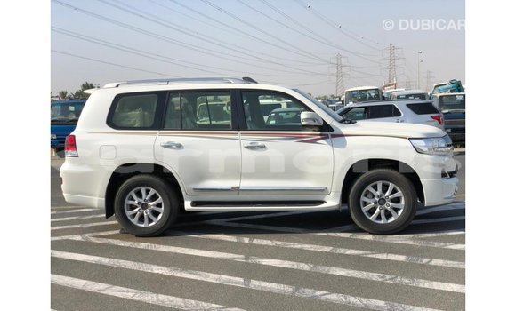 Buy Import Toyota Land Cruiser White Car in Import - Dubai in Agalega Islands Buy Import Toyota Land Cruiser White Car in Import - Dubai in Agalega Islands