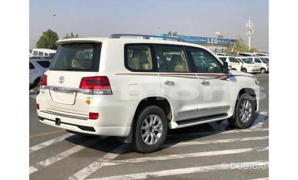 Buy Import Toyota Land Cruiser White Car in Import - Dubai in Agalega Islands Buy Import Toyota Land Cruiser White Car in Import - Dubai in Agalega Islands