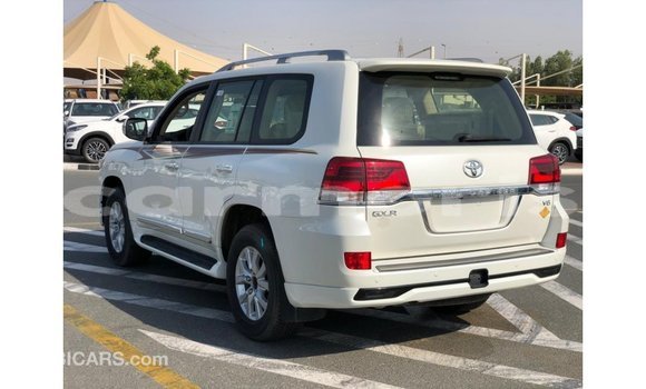 Buy Import Toyota Land Cruiser White Car in Import - Dubai in Agalega Islands Buy Import Toyota Land Cruiser White Car in Import - Dubai in Agalega Islands