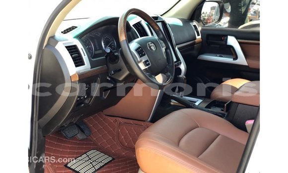 Buy Import Toyota Land Cruiser White Car in Import - Dubai in Agalega Islands Buy Import Toyota Land Cruiser White Car in Import - Dubai in Agalega Islands
