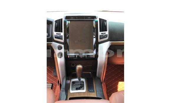 Buy Import Toyota Land Cruiser White Car in Import - Dubai in Agalega Islands Buy Import Toyota Land Cruiser White Car in Import - Dubai in Agalega Islands