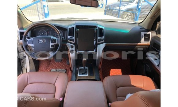 Buy Import Toyota Land Cruiser White Car in Import - Dubai in Agalega Islands Buy Import Toyota Land Cruiser White Car in Import - Dubai in Agalega Islands