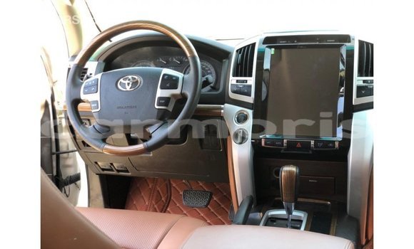 Buy Import Toyota Land Cruiser White Car in Import - Dubai in Agalega Islands Buy Import Toyota Land Cruiser White Car in Import - Dubai in Agalega Islands