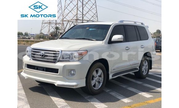 Buy Import Toyota Land Cruiser White Car in Import - Dubai in Agalega Islands
