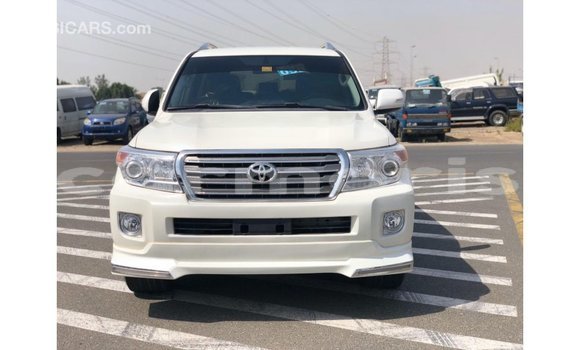Buy Import Toyota Land Cruiser White Car in Import - Dubai in Agalega Islands Buy Import Toyota Land Cruiser White Car in Import - Dubai in Agalega Islands