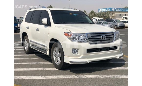 Buy Import Toyota Land Cruiser White Car in Import - Dubai in Agalega Islands Buy Import Toyota Land Cruiser White Car in Import - Dubai in Agalega Islands