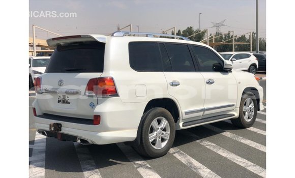 Buy Import Toyota Land Cruiser White Car in Import - Dubai in Agalega Islands Buy Import Toyota Land Cruiser White Car in Import - Dubai in Agalega Islands