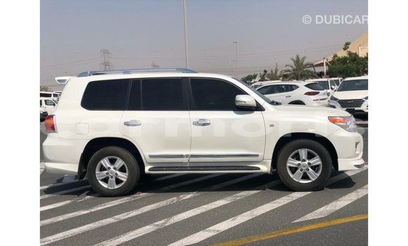 Buy Import Toyota Land Cruiser White Car in Import - Dubai in Agalega Islands Buy Import Toyota Land Cruiser White Car in Import - Dubai in Agalega Islands