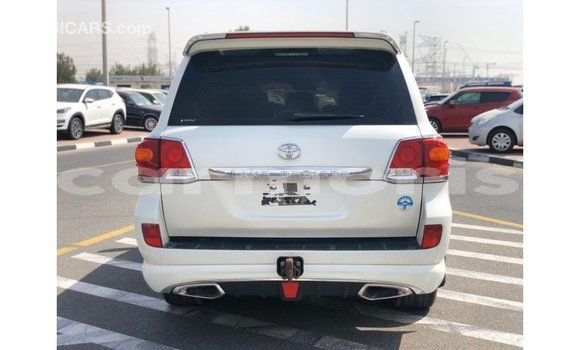 Buy Import Toyota Land Cruiser White Car in Import - Dubai in Agalega Islands Buy Import Toyota Land Cruiser White Car in Import - Dubai in Agalega Islands