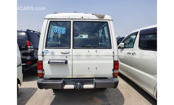 Buy Import Toyota Land Cruiser White Car in Import - Dubai in Agalega Islands Buy Import Toyota Land Cruiser White Car in Import - Dubai in Agalega Islands
