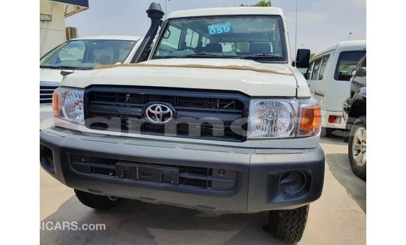 Buy Import Toyota Land Cruiser White Car in Import - Dubai in Agalega Islands Buy Import Toyota Land Cruiser White Car in Import - Dubai in Agalega Islands