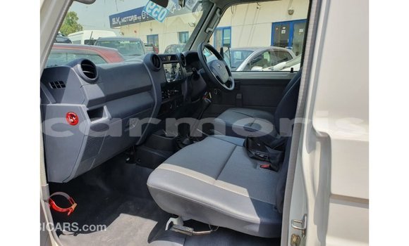 Buy Import Toyota Land Cruiser White Car in Import - Dubai in Agalega Islands Buy Import Toyota Land Cruiser White Car in Import - Dubai in Agalega Islands