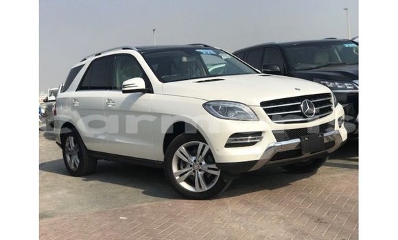 Buy Import Mercedes-Benz 190 White Car in Import - Dubai in Agalega Islands Buy Import Mercedes-Benz 190 White Car in Import - Dubai in Agalega Islands