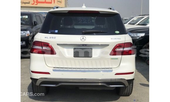 Buy Import Mercedes-Benz 190 White Car in Import - Dubai in Agalega Islands Buy Import Mercedes-Benz 190 White Car in Import - Dubai in Agalega Islands