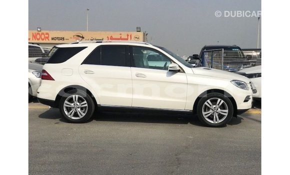 Buy Import Mercedes-Benz 190 White Car in Import - Dubai in Agalega Islands Buy Import Mercedes-Benz 190 White Car in Import - Dubai in Agalega Islands