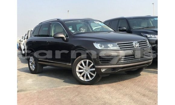 Buy Import Volkswagen Touareg Brown Car in Import - Dubai in Agalega Islands