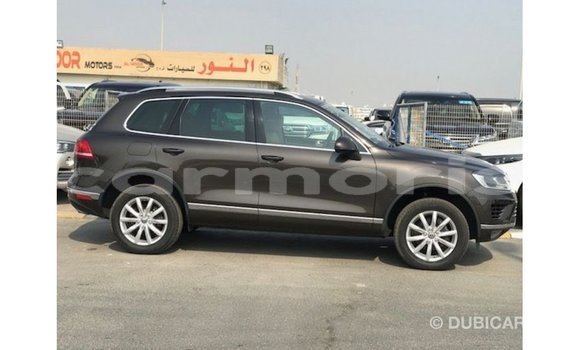 Acheter Import Voiture Volkswagen Touareg Marron à Import - Dubai, Îles Agalega Acheter Import Voiture Volkswagen Touareg Marron à Import - Dubai, Îles Agalega