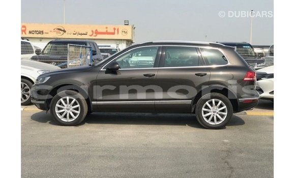 Acheter Import Voiture Volkswagen Touareg Marron à Import - Dubai, Îles Agalega Acheter Import Voiture Volkswagen Touareg Marron à Import - Dubai, Îles Agalega