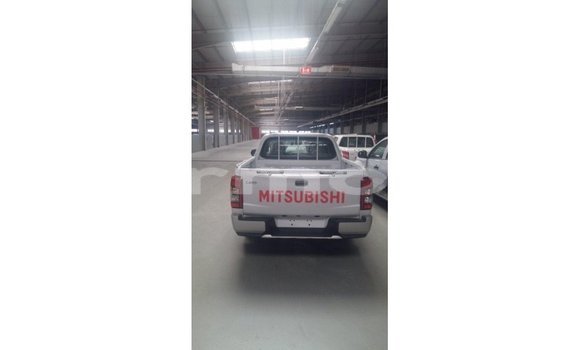 Buy Import Mitsubishi L200 White Car in Import - Dubai in Agalega Islands Buy Import Mitsubishi L200 White Car in Import - Dubai in Agalega Islands