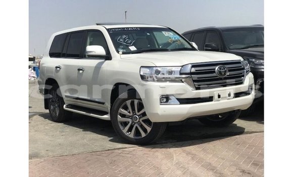 Buy Import Toyota Land Cruiser White Car in Import - Dubai in Agalega Islands